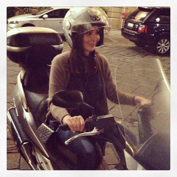 صور اليسا على الدراجة النارية في شوارع إيطاليا - صور اليسا في ايطاليا