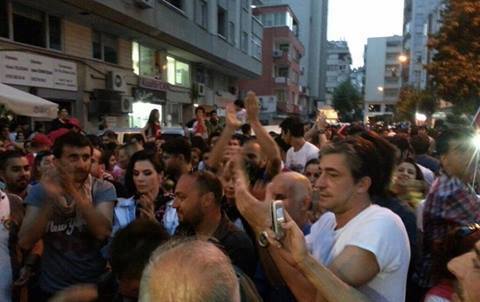 صور مشاهير الفن الاتراك مع المتظاهرين ضد اردوغان