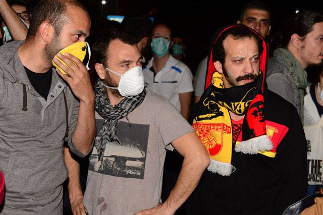 صور نجوم الدراما التركية في الثورة ضد اردوغان