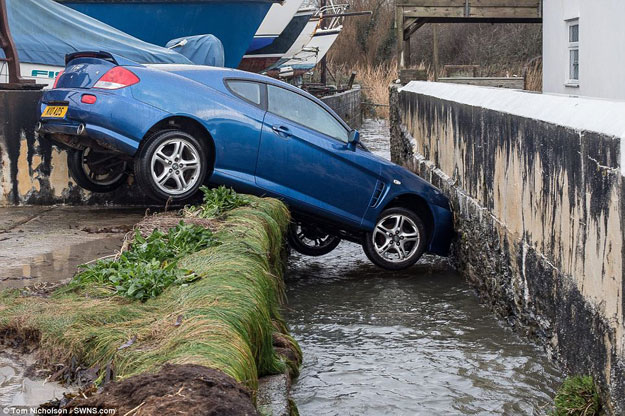 شاهد ماذا فعلت الفيضانات في مدينة ديفون البريطانية