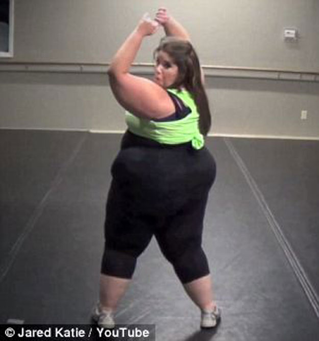 شاهد بالصور والفيديو أضخم امرأة أمريكية وهي ترقص