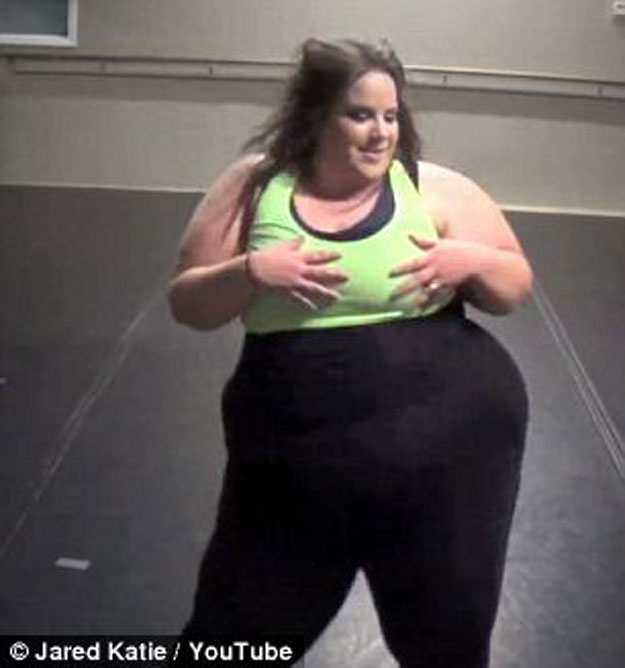 شاهد بالصور والفيديو أضخم امرأة أمريكية وهي ترقص