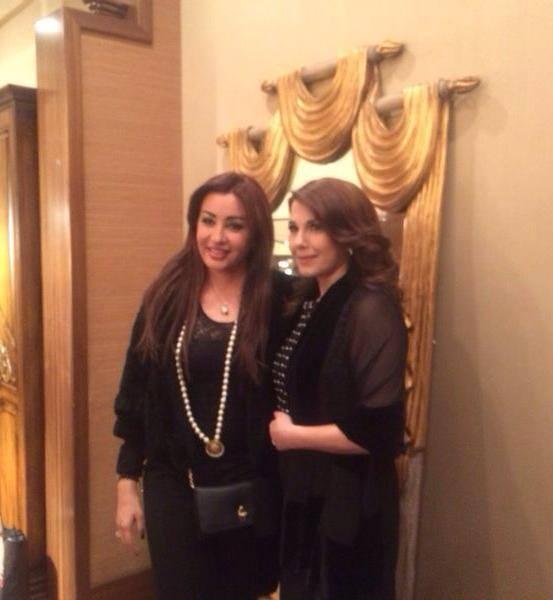 صور ماجدة الرومي مع لطيفة في كواليس حفل تونس 2014