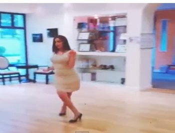 بالفيديو نسرين طافش ترقص على انغام اغنية كلاسيكية