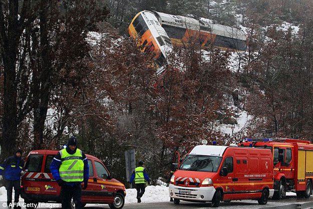 صور سقوط قطار سياحى في جبال الألب الفرنسية