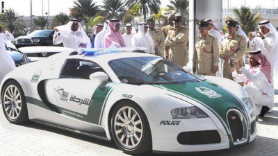 صور سيارة بوجاتي فيرون في أسطول دوريات شرطة دبي