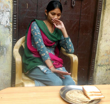 بالصور مانجو دهارا فتاة هندية تعيش على السوائل فقط منذ ولادتها