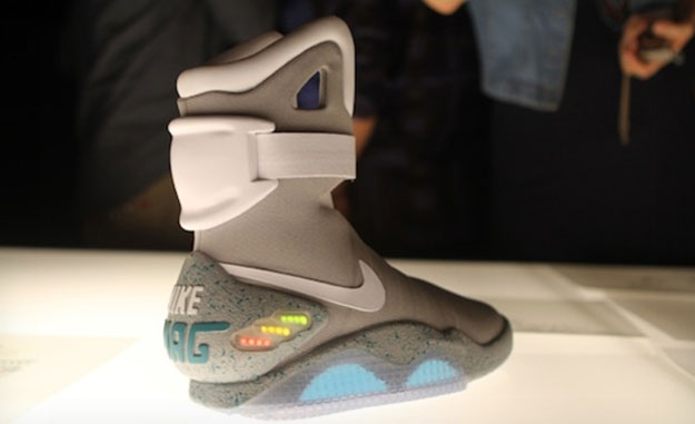 حذاء رياضي جديد من شركة Nike يربط نفسه تلقائيا - فيديو وصور