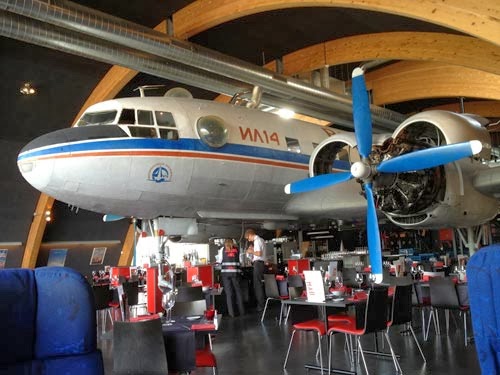 بالصور طائرة قديمة تحولت إلى مطعم رائع