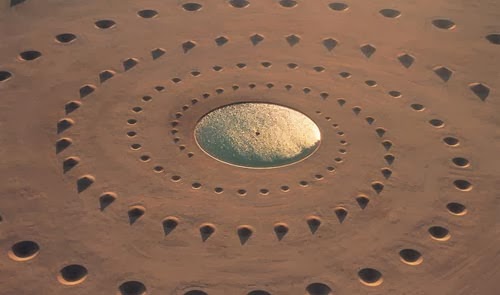 صور هندسية فنية في صحراء مصر