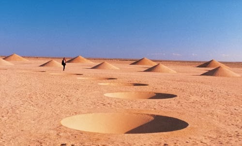 صور هندسية فنية في صحراء مصر