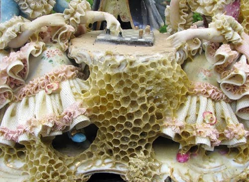 صور تماثيل فنية مدهشة مصنوعة بمساعدة النحل