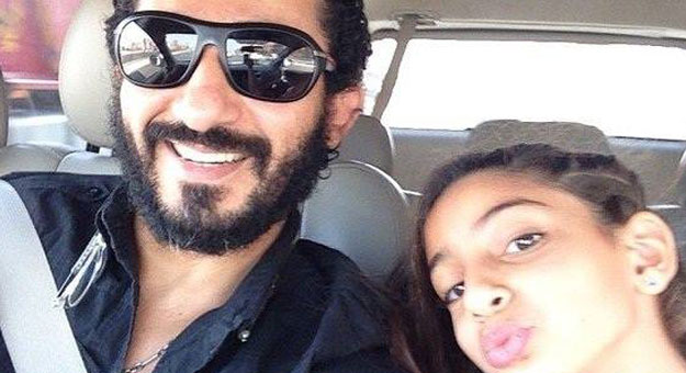 صورة جديدة لاحمد حلمي مع ابنته لى لى تشعل الفيس بوك 2014