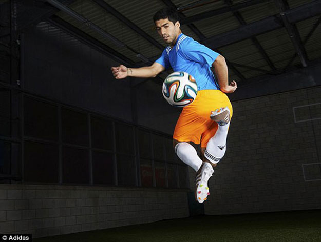 صور سواريز لاعب ونجم ليفربول في اعلان أديداس