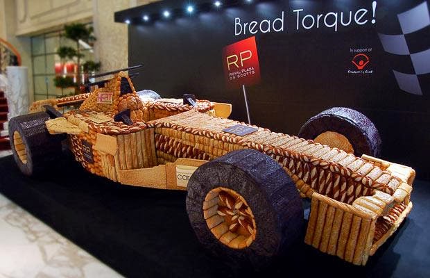 صور سيارة كاملة مصنوعة من الخبز