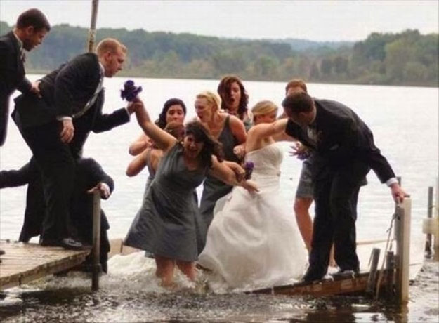 صور مواقف طريفة مضحكة من حفلات الزفاف