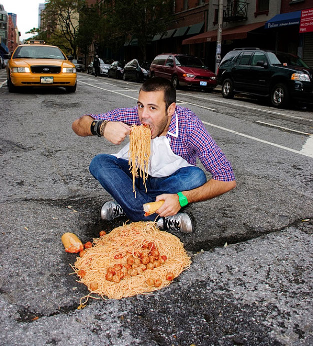 بالصور طريقة رائعة للتخلص من حفر الشوارع في نيويورك
