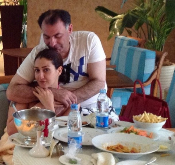 صور غادة عبد الرازق مع زوجها في حمام السباحة تثير الجدل
