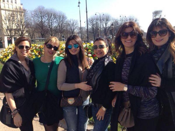 صور جديدة للممثلة ماغي بو غصن مع صديقاتها في باريس 2014 , صور ماغي بو غصن 2015