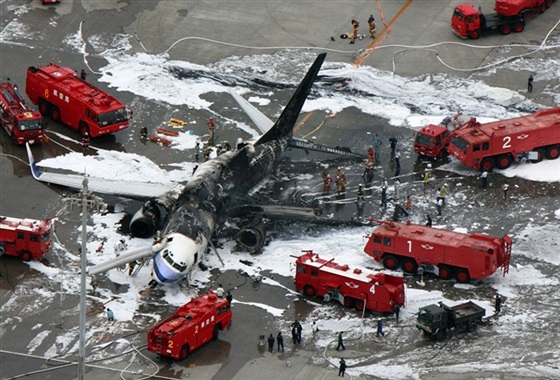 بالصور نرصد لكم ابشع حوادث الطيران التي حدثت في السنوات الاربع الاخيرة