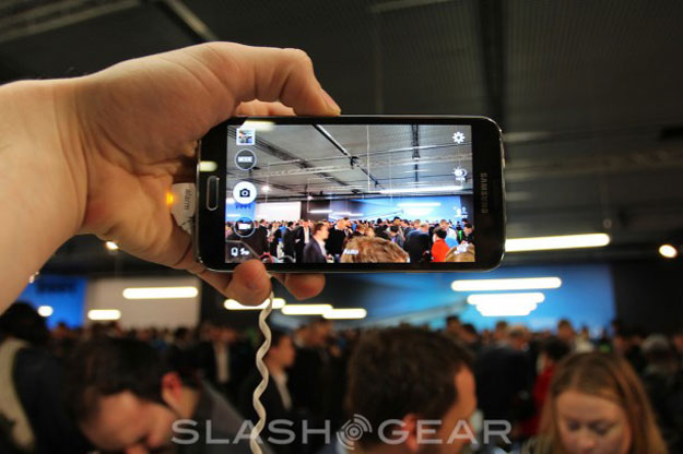 بالصور 10 ميزات متوفرة في هاتف سامسونج جالكسي S4 لن تجدها في ايفون 5s