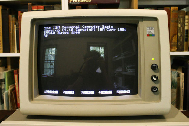 صور أول كمبيوتر في العالم انتج في سنة 1981 من شركة ibm