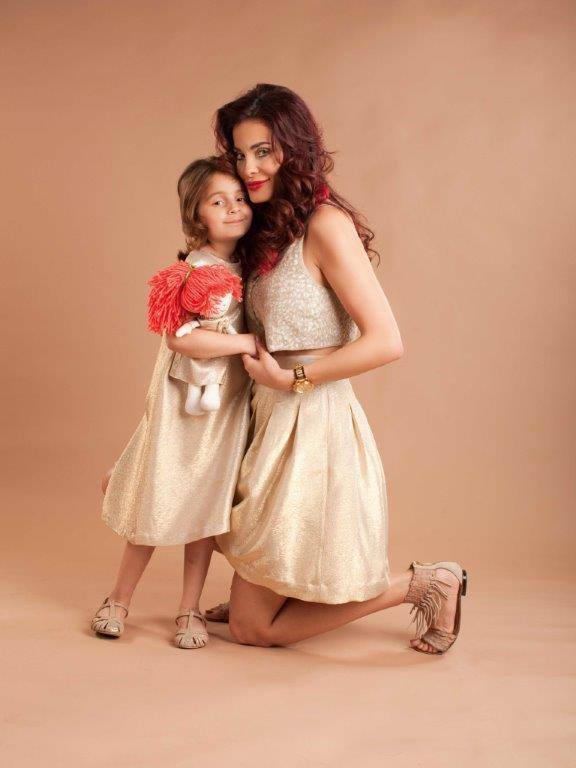 صور دومينيك حوراني مع ابنتها على مجلة أرى الاماراتية 2014 , أحدث صور دومينيك حوراني 2015