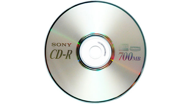 معلومات لا تعرفها عن الـ cd , متى تم صنع أول cd في العالم