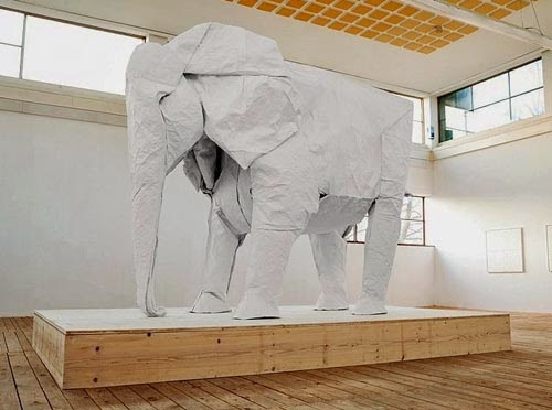 بالصور فيل ضخم مصنوع من قطعة ورق واحدة