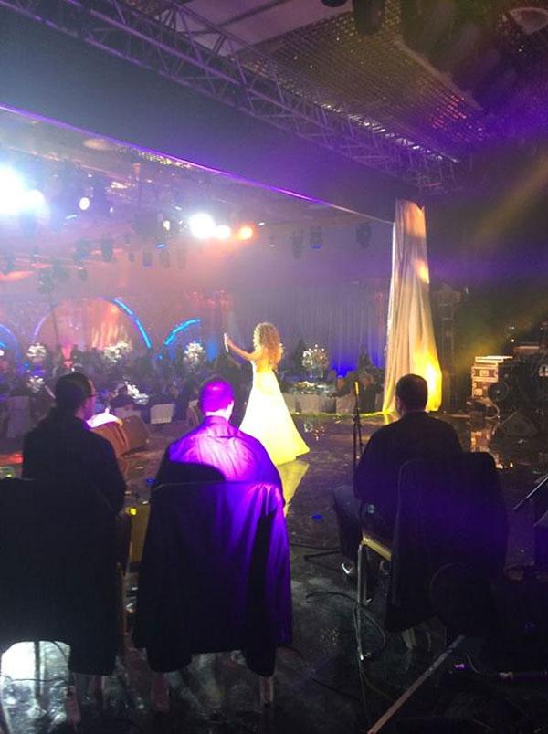 صور ميريام فارس باطلالة ملوكية في حفل موسكو 2014