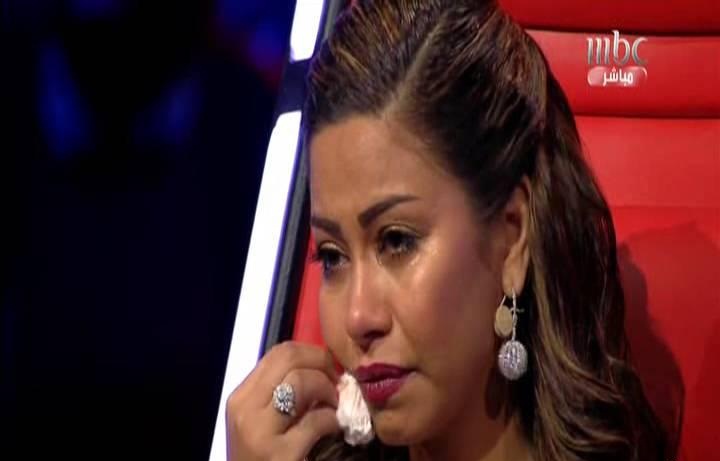 بالفيديو لحظة بكاء شيرين على اغنية ست الحبايب في برنامج ذا فويس اليوم السبت 22-3-2014