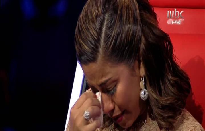 بالفيديو لحظة بكاء شيرين على اغنية ست الحبايب في برنامج ذا فويس اليوم السبت 22-3-2014