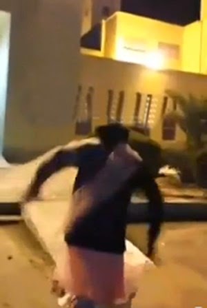 بالفيديو خادمة مخمورة ترقص وتغني وتحاول الدخول للمسجد في الكويت 2014