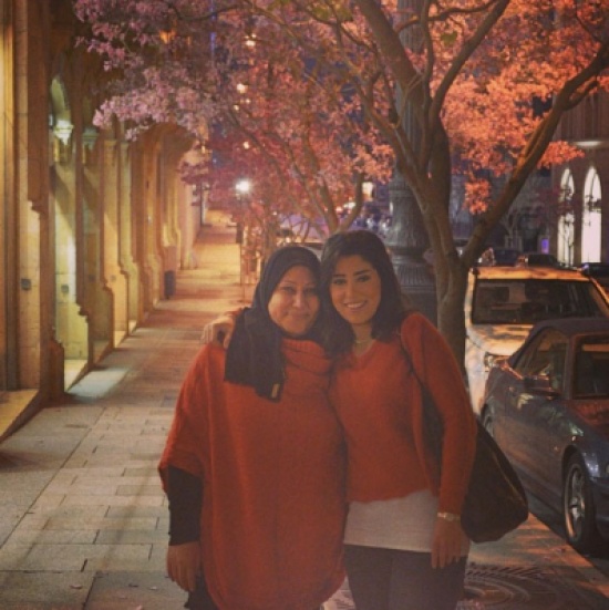 صور أيتن عامر مع والدتها في لبنان 2014