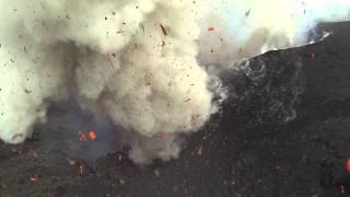 بالفيديو تصوير قريب جدا لبركان نشط