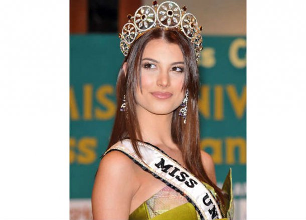 صور غريبة لملكة جمال العالم الفنزويلية ستيفانيا فيرناندز 2014