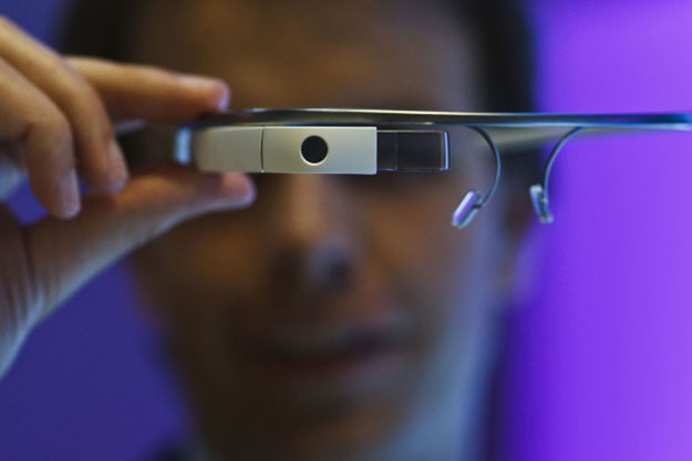 تقرير عن نظارة جوجل Google Glass بالصور والفيديو