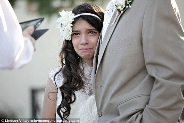 بالصور طفلة أمريكية صغيرة تقيم حفل زفافها الوهمي ليحضره والدها المصاب بالسرطان