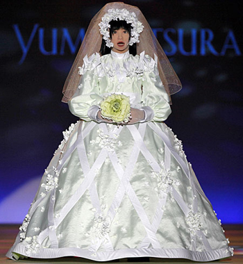 بالصور أبشع فساتين زفاف في العالم