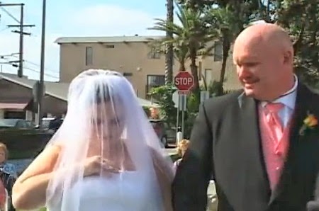 بالفيديو عروس تقوم بحركة غير لائقة في عرسها
