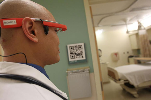 بالصور نظارة جوجل الذكية تدخل عالم الطب