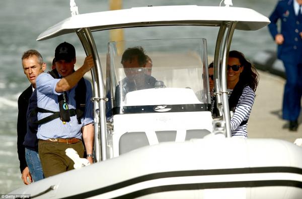 صور كيت ميدلتون والامير وليام على سفينة الإمارات في نيوزيلندا