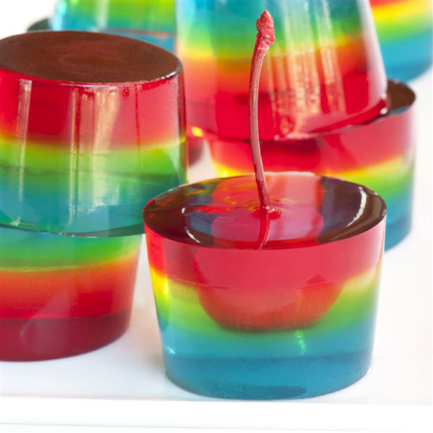 صور حلويات مصنوعة بألوان قوس قزح لون الربيع