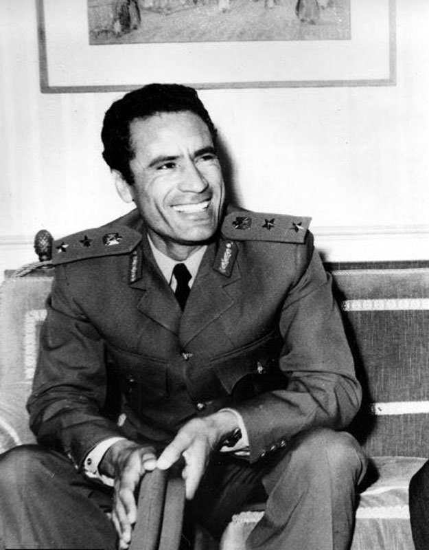 صور قديمة ونادرة للرئيس معمر القذافى في مرحلة الشباب