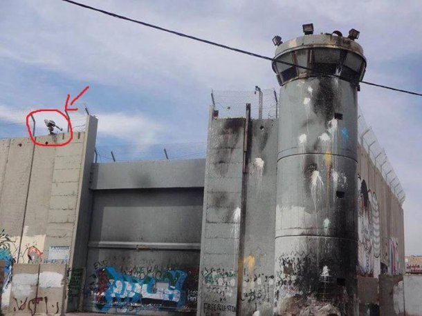 بالصور بندقية إلكترونية لقتل الفلسطينيين عل مدخل بيت لحم