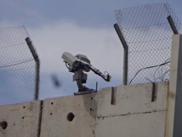 بالصور بندقية إلكترونية لقتل الفلسطينيين عل مدخل بيت لحم
