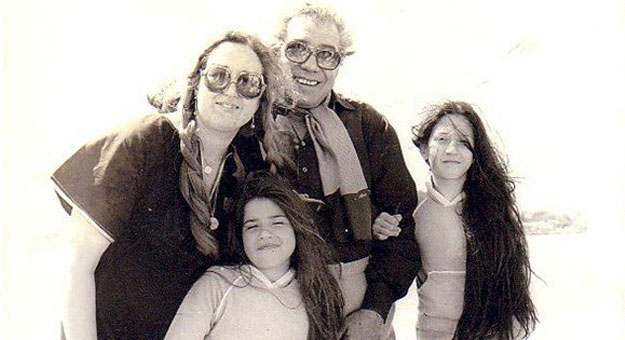 صور نادرة تجمع بين فريد شوفى وزوجته وابنتيه رانيا وعبير