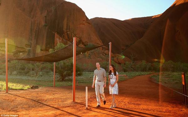 صور كيت ميدلتون والامير وليام في أولورو الأسترالية