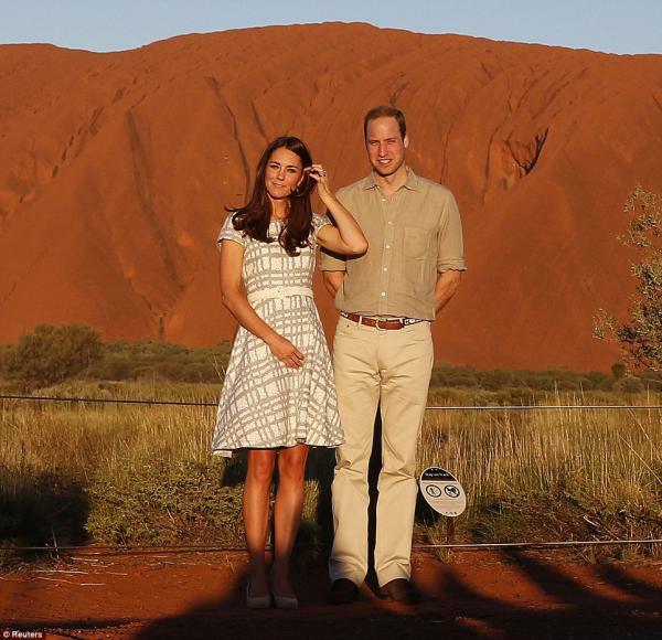 صور كيت ميدلتون والامير وليام في أولورو الأسترالية