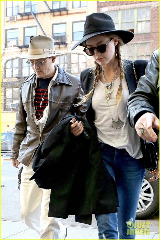 صور جوني ديب مع حبيبته آمبر هيرد في شوارع نيويورك